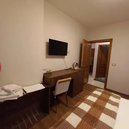 Penthouse & Aparts 게스트하우스 티라나